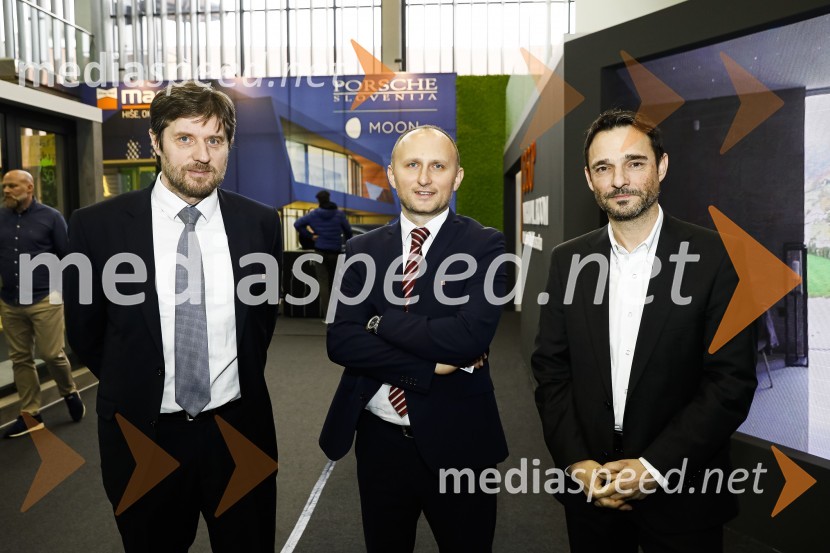  Bogdan Božac, direktor, Marles d.o.o.;  ... ;  Danilo Ferjančič, generalni direktor Porsche Slovenija d.o.oTiskovna konferenca podjetij Porsche Slovenija in Marles hiše