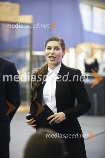  Natalija Bratkovič, radijska in TV moderatorkaTiskovna konferenca podjetij Porsche Slovenija in Marles hiše