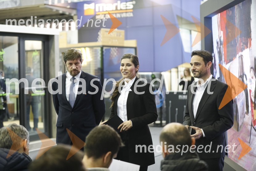  Bogdan Božac, direktor, Marles d.o.o.;  Natalija Bratkovič, radijska in TV moderatorka;  Danilo Ferjančič, generalni direktor Porsche Slovenija d.o.oTiskovna konferenca podjetij Porsche Slovenija in Marles hiše