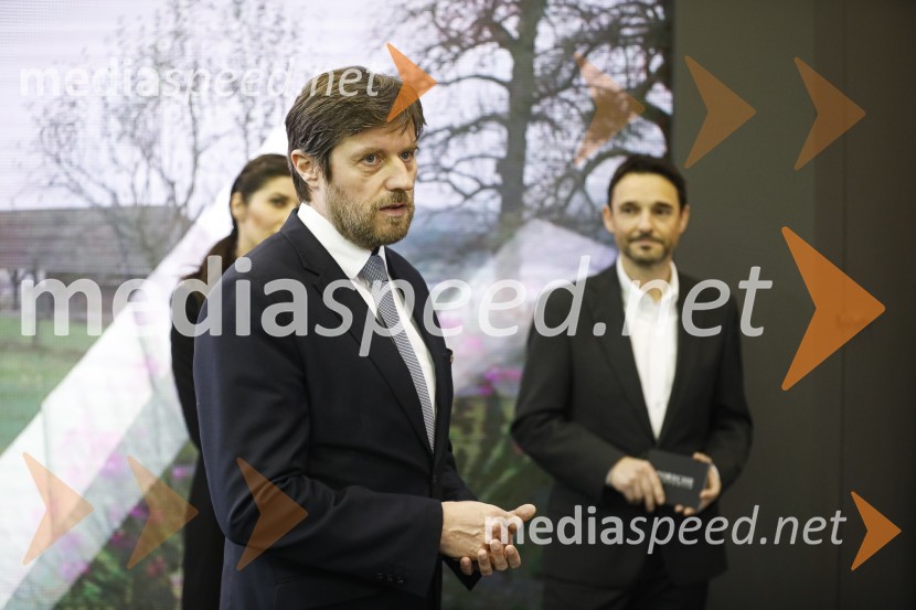 Bogdan Božac, direktor, Marles d.o.o.;  Danilo Ferjančič, generalni direktor Porsche Slovenija d.o.oTiskovna konferenca podjetij Porsche Slovenija in Marles hiše