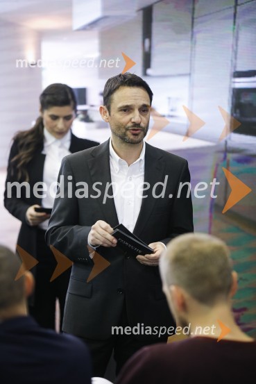  Danilo Ferjančič, generalni direktor Porsche Slovenija d.o.oTiskovna konferenca podjetij Porsche Slovenija in Marles hiše
