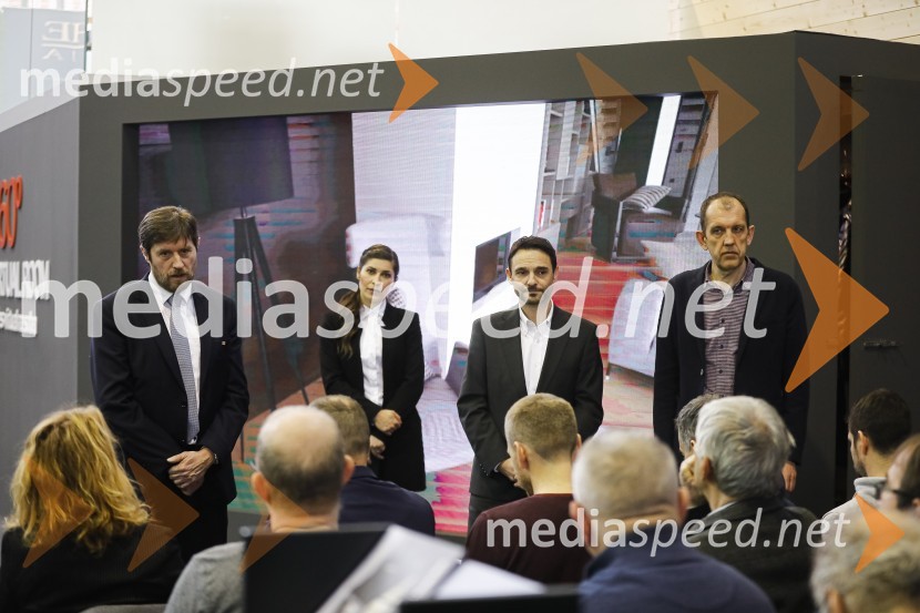  Bogdan Božac, direktor, Marles d.o.o.;  Natalija Bratkovič, radijska in TV moderatorka;  Danilo Ferjančič, generalni direktor Porsche Slovenija d.o.o;  Dušan Lukič, urednik Avto magazinTiskovna konferenca podjetij Porsche Slovenija in Marles hiše