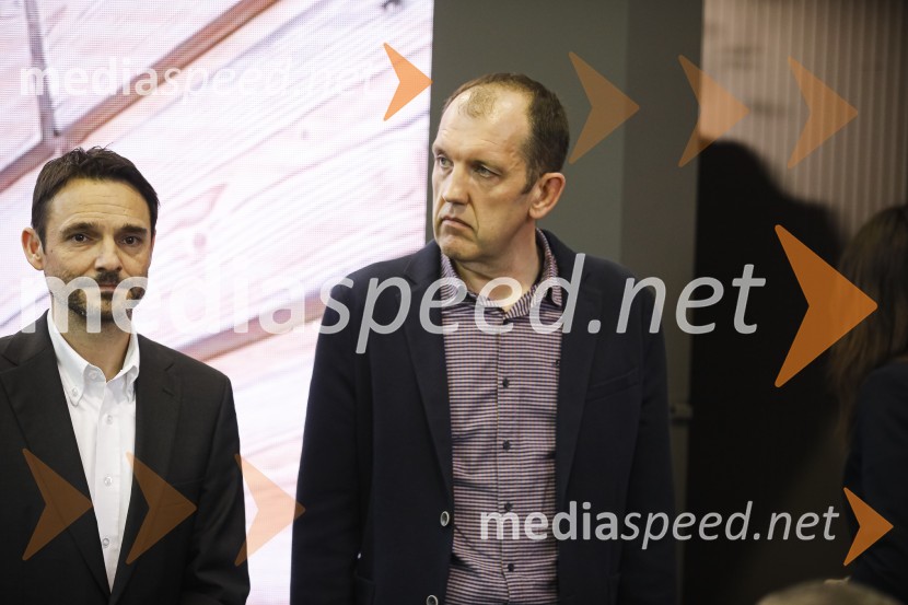  Danilo Ferjančič, generalni direktor Porsche Slovenija d.o.o;  Dušan Lukič, urednik Avto magazinTiskovna konferenca podjetij Porsche Slovenija in Marles hiše