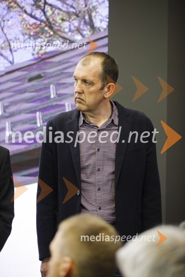  Dušan Lukič, urednik Avto magazinTiskovna konferenca podjetij Porsche Slovenija in Marles hiše