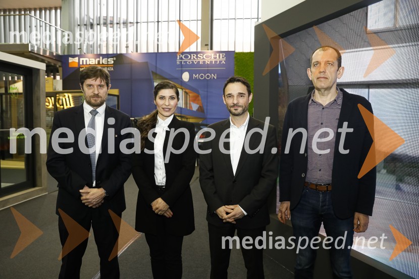  Bogdan Božac, direktor, Marles d.o.o.;  Natalija Bratkovič, radijska in TV moderatorka;  Danilo Ferjančič, generalni direktor Porsche Slovenija d.o.o;  Dušan Lukič, urednik Avto magazinTiskovna konferenca podjetij Porsche Slovenija in Marles hiše