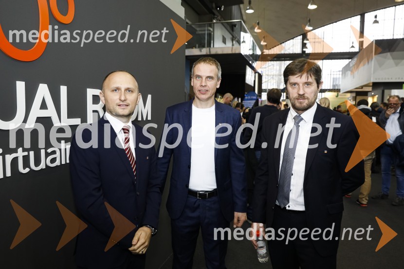  ... ;  ... ;  Bogdan Božac, direktor, Marles d.o.o.Tiskovna konferenca podjetij Porsche Slovenija in Marles hiše