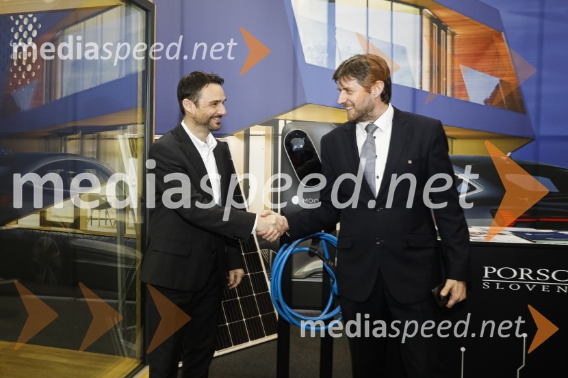  Danilo Ferjančič, generalni direktor Porsche Slovenija d.o.o;  Bogdan Božac, direktor, Marles d.o.o.Tiskovna konferenca podjetij Porsche Slovenija in Marles hiše