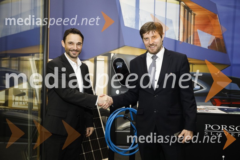  Danilo Ferjančič, generalni direktor Porsche Slovenija d.o.o;  Bogdan Božac, direktor, Marles d.o.o.Tiskovna konferenca podjetij Porsche Slovenija in Marles hiše