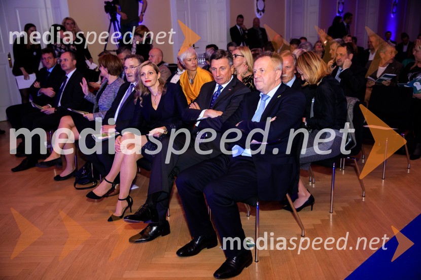  Ajda Cuderman, direktorica javne agencije Spirit Slovenija;  Borut Pahor, predsednik Republike Slovenije;  Zdravko Počivalšek, minister za gospodarski razvoj in tehnologijoPodelitev priznanja RS za poslovno odličnost