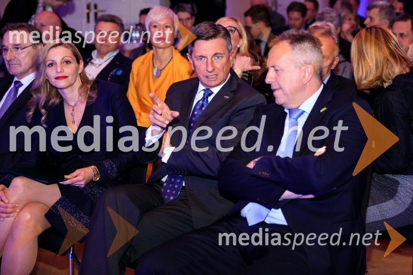  Ajda Cuderman, direktorica javne agencije Spirit Slovenija;  Borut Pahor, predsednik Republike Slovenije;  Zdravko Počivalšek, minister za gospodarski razvoj in tehnologijoPodelitev priznanja RS za poslovno odličnost
