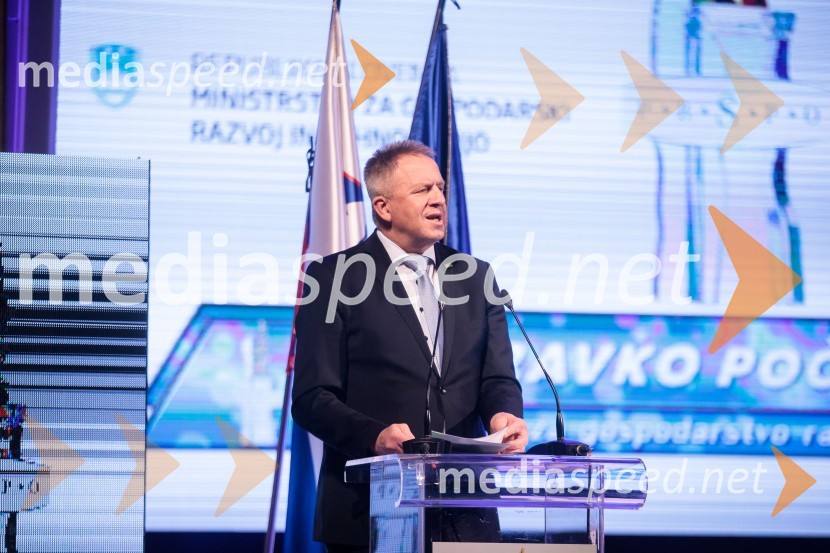  Zdravko Počivalšek, minister za gospodarski razvoj in tehnologijoPodelitev priznanja RS za poslovno odličnost