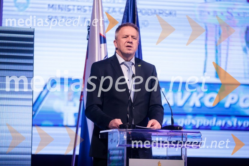  Zdravko Počivalšek, minister za gospodarski razvoj in tehnologijoPodelitev priznanja RS za poslovno odličnost