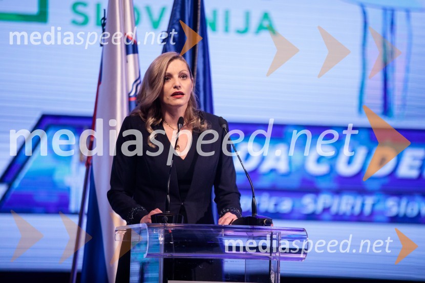  Ajda Cuderman, direktorica javne agencije Spirit SlovenijaPodelitev priznanja RS za poslovno odličnost