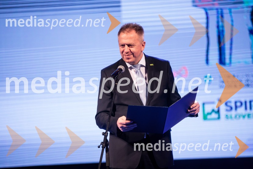  Zdravko Počivalšek, minister za gospodarski razvoj in tehnologijoPodelitev priznanja RS za poslovno odličnost