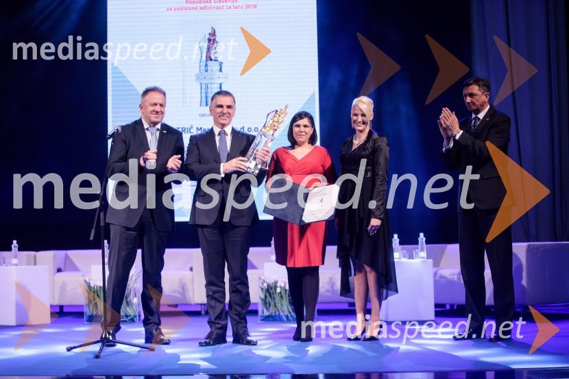  Zdravko Počivalšek, minister za gospodarski razvoj in tehnologijo;  Marko Lotrič, Lotrič d.o.o. ;  ... ;  ... ;  Borut Pahor, predsednik Republike SlovenijePodelitev priznanja RS za poslovno odličnost