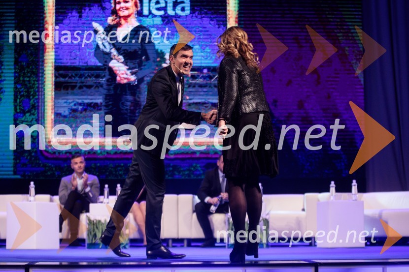  Mario Galunič, TV voditelj; dr. Ninna Kozorog, zdravnica, predsednica društva HumanitarčekPodelitev priznanja RS za poslovno odličnost