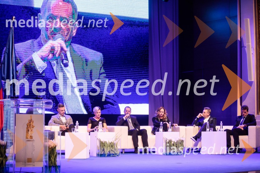  Damir Skomina, nogometni sodnik; dr. Aida  Kamišalić Latifić,  Fakulteta za elektrotehniko, računalništvo in informatiko, Univerza v Mariboru;  Peter Podlunšek, akrobatski pilot; dr. Ninna Kozorog, zdravnica, predsednica društva Humanitarček; prof. dr. Uroš Ahčan, specialist plastične kirurgije;  Andrej  Poklič, GKN Driveline SlovenijaPodelitev priznanja RS za poslovno odličnost