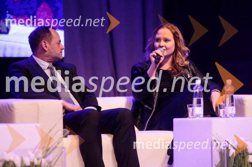  Peter Podlunšek, akrobatski pilot; dr. Ninna Kozorog, zdravnica, predsednica društva HumanitarčekPodelitev priznanja RS za poslovno odličnost