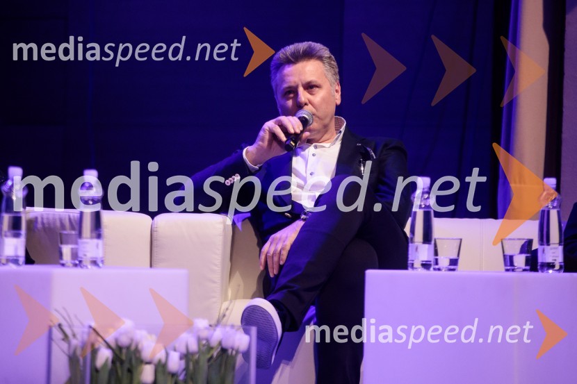 prof. dr. Uroš Ahčan, specialist plastične kirurgijePodelitev priznanja RS za poslovno odličnost