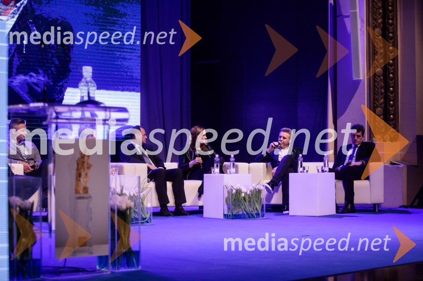  Peter Podlunšek, akrobatski pilot; dr. Ninna Kozorog, zdravnica, predsednica društva Humanitarček; prof. dr. Uroš Ahčan, specialist plastične kirurgije;  Andrej  Poklič, GKN Driveline SlovenijaPodelitev priznanja RS za poslovno odličnost