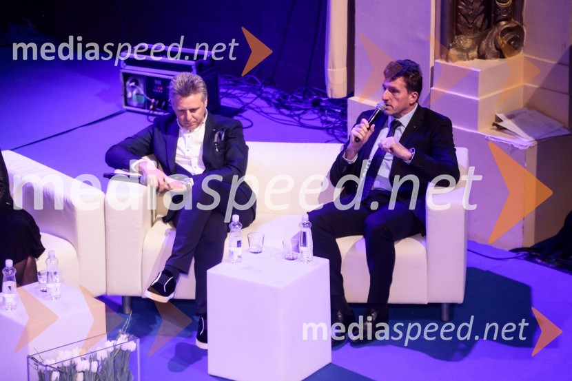 prof. dr. Uroš Ahčan, specialist plastične kirurgije;  Andrej  Poklič, GKN Driveline SlovenijaPodelitev priznanja RS za poslovno odličnost