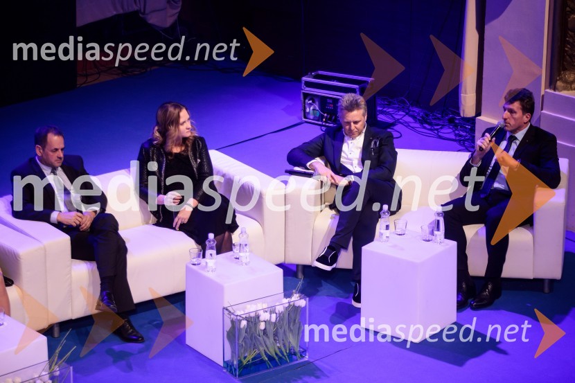  Peter Podlunšek, akrobatski pilot; dr. Ninna Kozorog, zdravnica, predsednica društva Humanitarček; prof. dr. Uroš Ahčan, specialist plastične kirurgije;  Andrej  Poklič, GKN Driveline SlovenijaPodelitev priznanja RS za poslovno odličnost