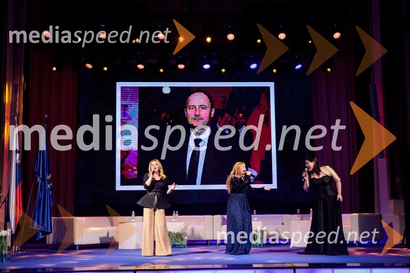  Nuša Derenda, pevka;  ... ;  Nuška Drašček, pevkaPodelitev priznanja RS za poslovno odličnost