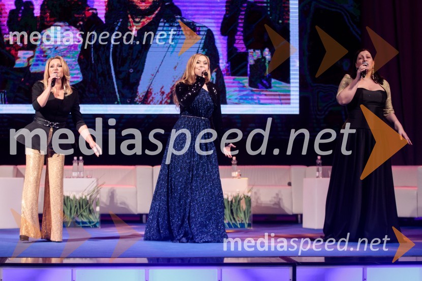  Nuša Derenda, pevka;  ... ;  Nuška Drašček, pevkaPodelitev priznanja RS za poslovno odličnost