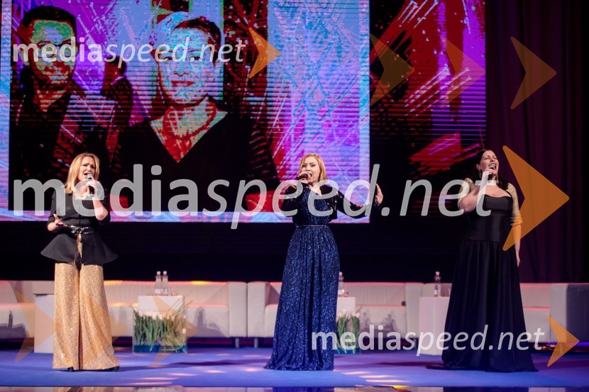  Nuša Derenda, pevka;  ... ;  Nuška Drašček, pevkaPodelitev priznanja RS za poslovno odličnost