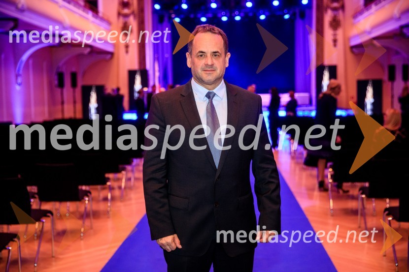  Peter Podlunšek, akrobatski pilotPodelitev priznanja RS za poslovno odličnost