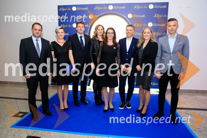  Peter Podlunšek, akrobatski pilot; dr. Aida  Kamišalić Latifić,  Fakulteta za elektrotehniko, računalništvo in informatiko, Univerza v Mariboru;  Andrej  Poklič, GKN Driveline Slovenija; dr. Ninna Kozorog, zdravnica, predsednica društva Humanitarček;  ... ; prof. dr. Uroš Ahčan, specialist plastične kirurgije;  ... ;  Damir Skomina, nogometni sodnikPodelitev priznanja RS za poslovno odličnost