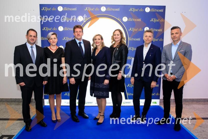  Peter Podlunšek, akrobatski pilot; dr. Aida  Kamišalić Latifić,  Fakulteta za elektrotehniko, računalništvo in informatiko, Univerza v Mariboru;  Andrej  Poklič, GKN Driveline Slovenija;  Ajda Cuderman, direktorica javne agencije Spirit Slovenija; dr. Ninna Kozorog, zdravnica, predsednica društva Humanitarček; prof. dr. Uroš Ahčan, specialist plastične kirurgije;  Damir Skomina, nogometni sodnikPodelitev priznanja RS za poslovno odličnost