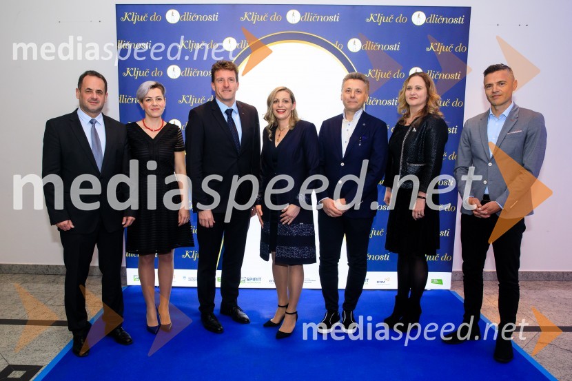  Peter Podlunšek, akrobatski pilot; dr. Aida  Kamišalić Latifić,  Fakulteta za elektrotehniko, računalništvo in informatiko, Univerza v Mariboru;  Andrej  Poklič, GKN Driveline Slovenija;  Ajda Cuderman, direktorica javne agencije Spirit Slovenija; prof. dr. Uroš Ahčan, specialist plastične kirurgije; dr. Ninna Kozorog, zdravnica, predsednica društva Humanitarček;  Damir Skomina, nogometni sodnikPodelitev priznanja RS za poslovno odličnost