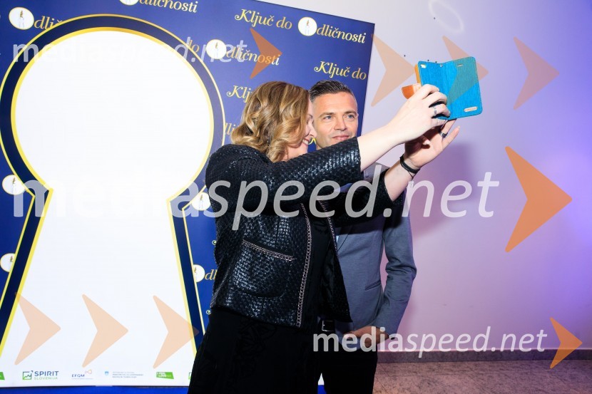 dr. Ninna Kozorog, zdravnica, predsednica društva Humanitarček;  Damir Skomina, nogometni sodnikPodelitev priznanja RS za poslovno odličnost