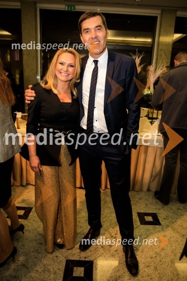  Nuša Derenda, pevka;  Mario Galunič, TV voditeljPodelitev priznanja RS za poslovno odličnost