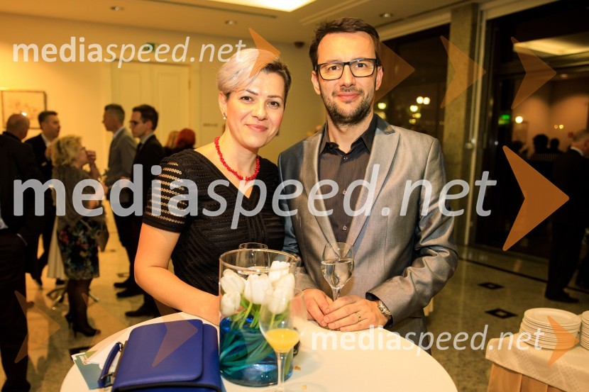 dr. Aida  Kamišalić Latifić,  Fakulteta za elektrotehniko, računalništvo in informatiko, Univerza v Mariboru;  ... Podelitev priznanja RS za poslovno odličnost