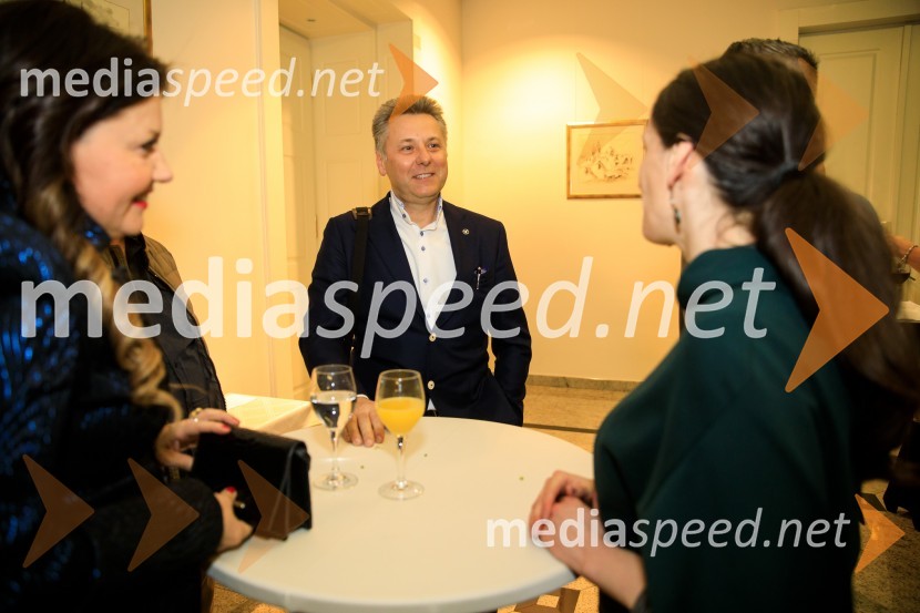 prof. dr. Uroš Ahčan, specialist plastične kirurgijePodelitev priznanja RS za poslovno odličnost