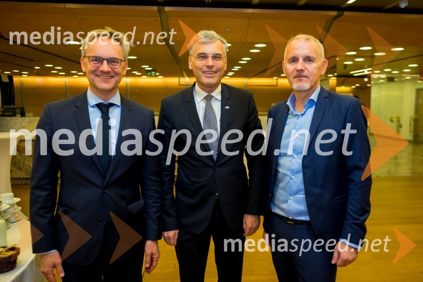  Angelo Žigon, direktor podjetja Elea iC d.o.o; mag. Črtomir Remec, predsednik IZS;  Michael Proprenter, glavni direktor za področje predorogradnje podjetja iC consulenten Ziviltechniker GesmbHSlovenski inženirski dan