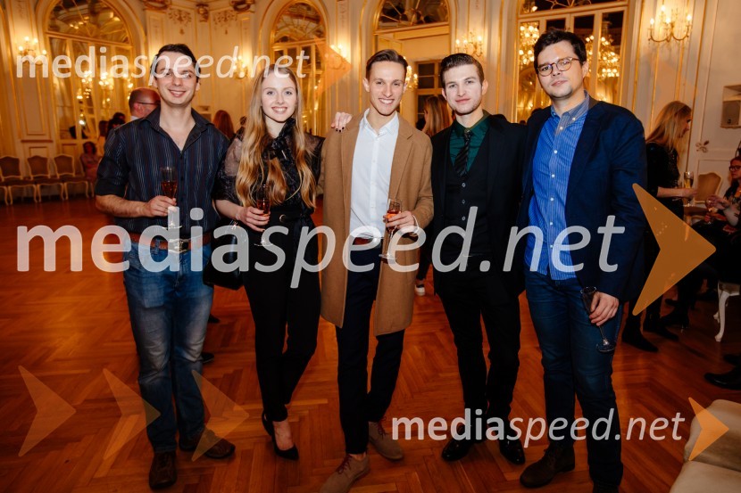  Alexandru Pilca, baletni plesalec;  Mina Radaković, baletna plesalka;  Davide Buffone, baletni plesalec;  Tomaž Viktor Abram Golub, baletni plesalecFalling Angels, premiera baleta v SNG Maribor