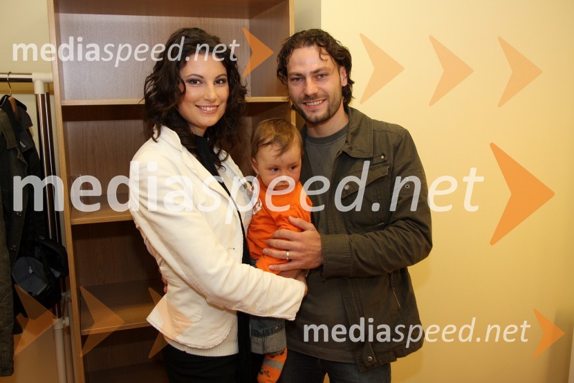  Alenka Vindiš, nekdanja miss Slovenije;  ... ;  Izidor BrozovičMiss Slovenije skozi čas