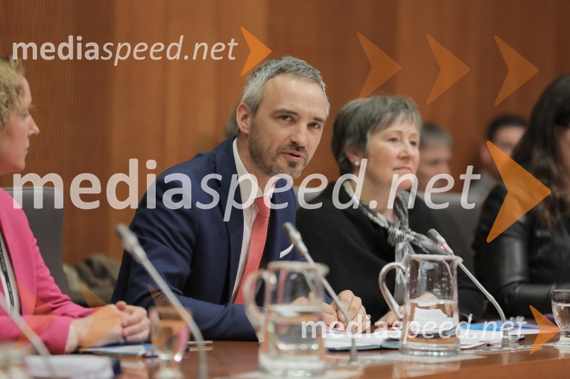  Janez Cigler Kralj, minister za delo, družino, socialne zadeve in enake možnostiZaslišanja ministrov tretje Janševe vlade