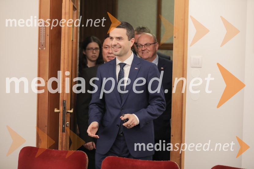  Matej Tonin, podpredsednik vlade in minister za obramboZaslišanja ministrov tretje Janševe vlade