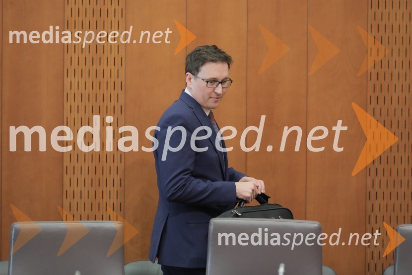  Boštjan  Koritnik , minister za javno upravoZaslišanja ministrov tretje Janševe vlade