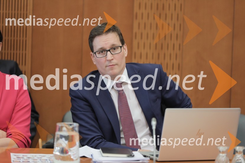  Boštjan  Koritnik , minister za javno upravoZaslišanja ministrov tretje Janševe vlade