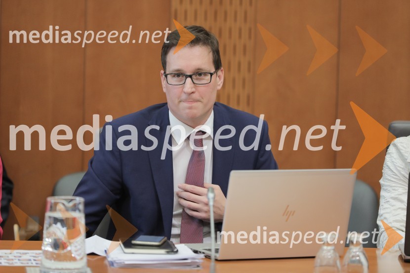  Boštjan  Koritnik , minister za javno upravoZaslišanja ministrov tretje Janševe vlade