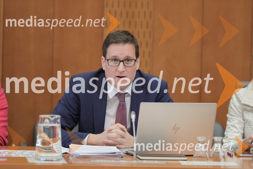  Boštjan  Koritnik , minister za javno upravoZaslišanja ministrov tretje Janševe vlade