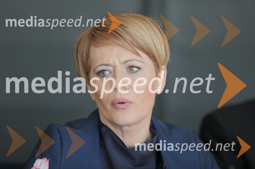 dr. Aleksandra Pivec, ministrica za kmetijstvo, gozdarstvo in prehrano RS, predsednica stranke DESUSZaslišanja ministrov tretje Janševe vlade