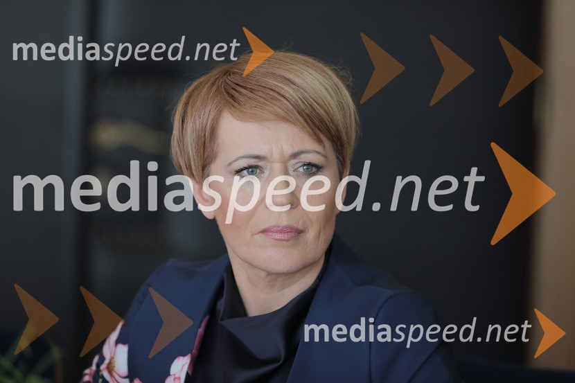 dr. Aleksandra Pivec, ministrica za kmetijstvo, gozdarstvo in prehrano RS, predsednica stranke DESUSZaslišanja ministrov tretje Janševe vlade