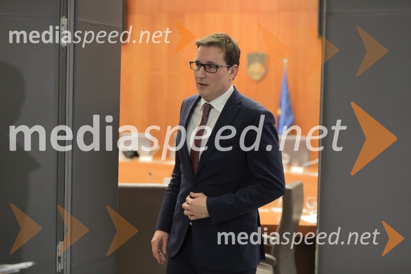  Boštjan  Koritnik , minister za javno upravoZaslišanja ministrov tretje Janševe vlade