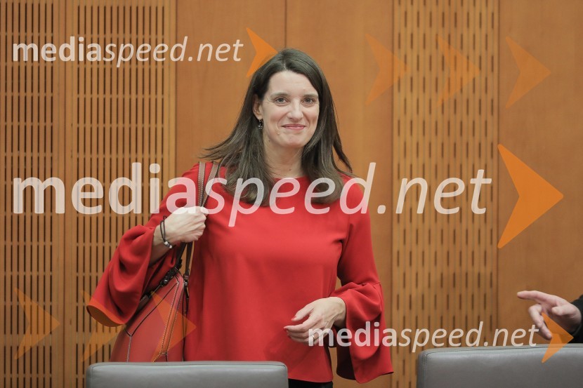 dr. Simona Kustec, ministrica za izobraževanje, znanost in športZaslišanja ministrov tretje Janševe vlade